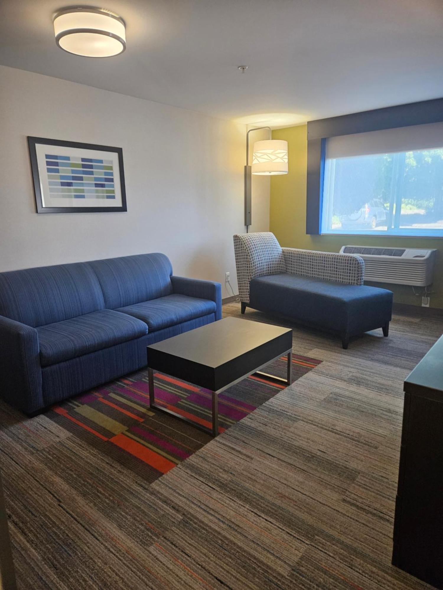 Holiday Inn Express Hotels & Suites Burlington, An Ihg Hotel Bagian luar foto