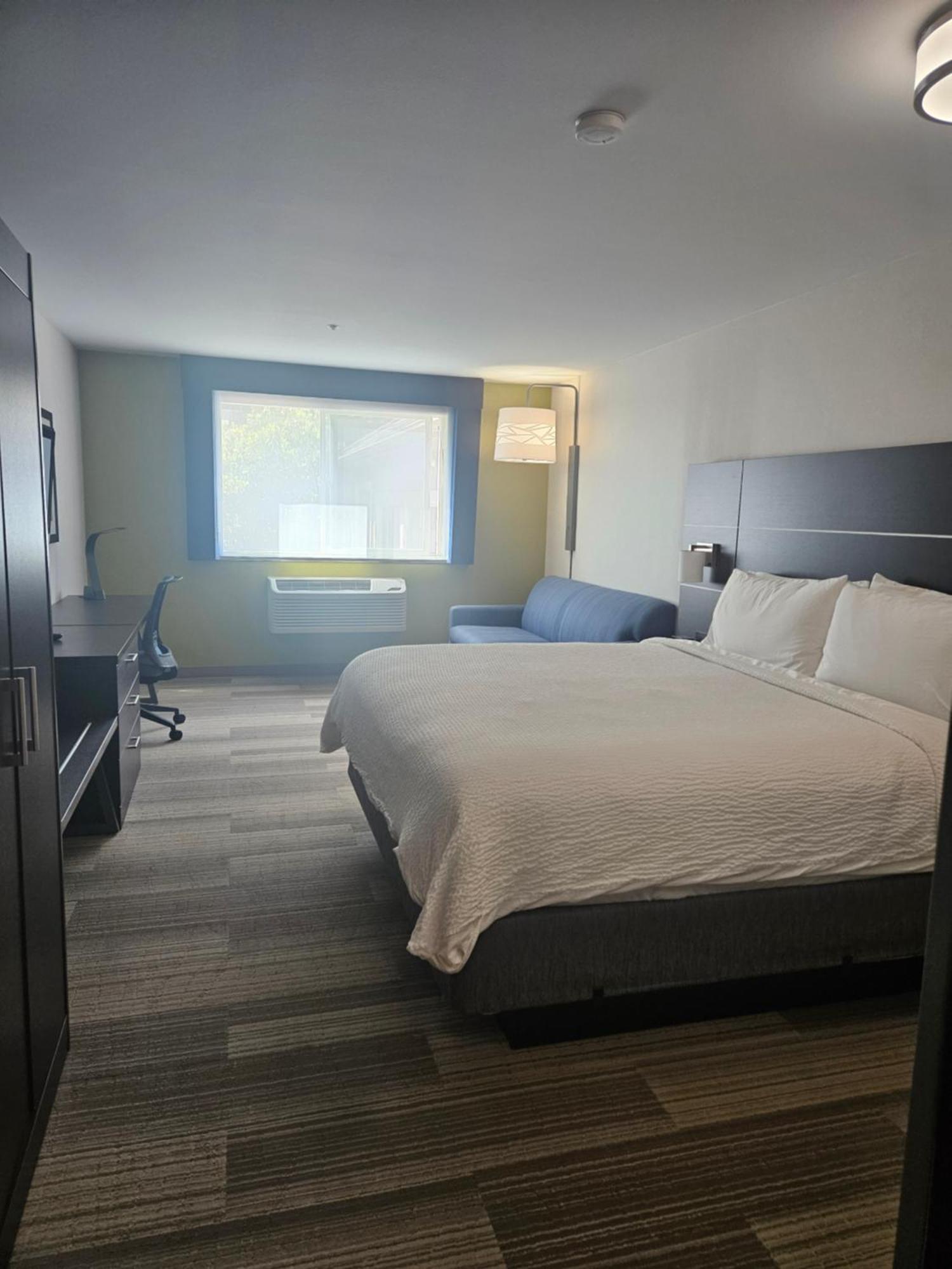 Holiday Inn Express Hotels & Suites Burlington, An Ihg Hotel Bagian luar foto